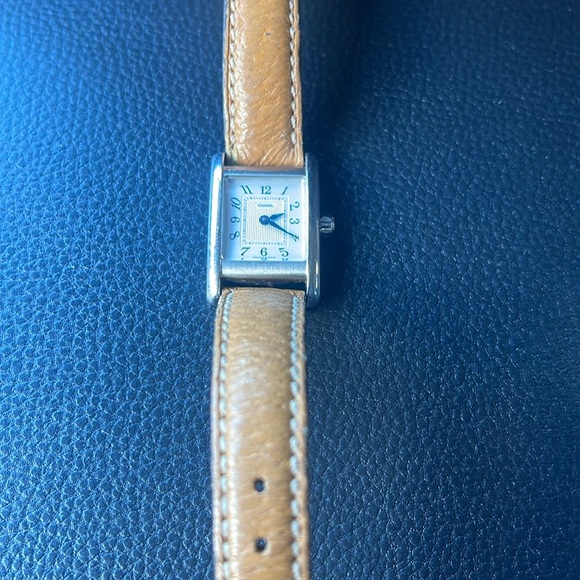 Coach tan strap watch in good condition. - Picture 2 of 9
